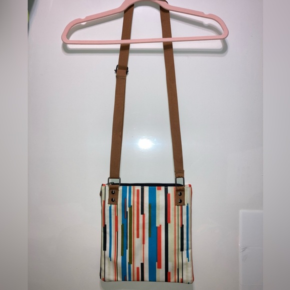 EUC Kavu crossbody bag retro stripes, water resistant, zip closure, adj strap - Picture 13 of 13